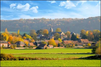 C'est de loin le plus peuplé avec 829 000 habitants et une densité de 141 habitants / km² :