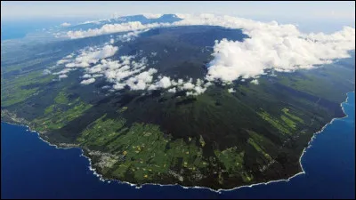 C'est de loin le plus peuplé, avec 860 000 habitants et une densité de 344 habitants / km² :