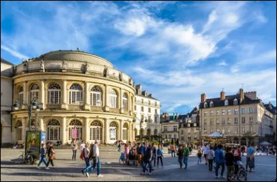 Charles Vanel est d'origine bretonne, mais dans quelle ville est-il né, en 1892 ?