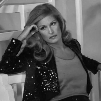 Laquelle de ces chansons n'est pas chantée par Dalida ?