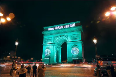 Quelle est la hauteur de lArc de triomphe ?