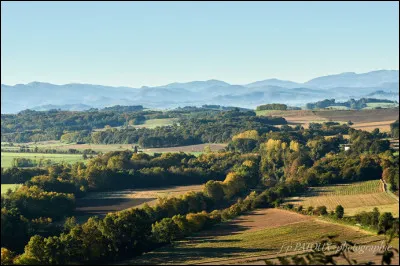 C'est de loin le plus peuplé des trois avec 682 000 habitants et c'est aussi le plus vaste :