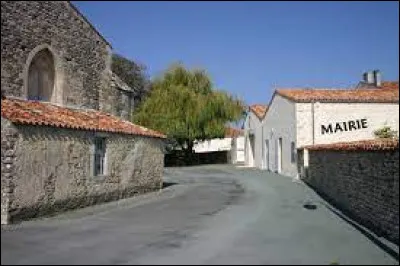 Nous commençons notre balade en Nouvelle-Aquitaine, à Courant. Commune de l'arrondissement de Saint-Jean-d'Angély, elle se situe dans le département ...