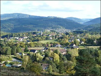 C'est le plus peuplé des deux, avec 1,1 million d'habitants et aussi, nettement, le plus étendu :