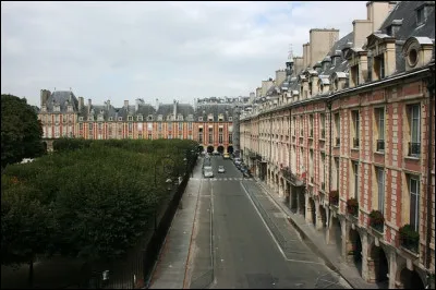 Dans quel arrondissement pourrez-vous admirer la place des Vosges ?