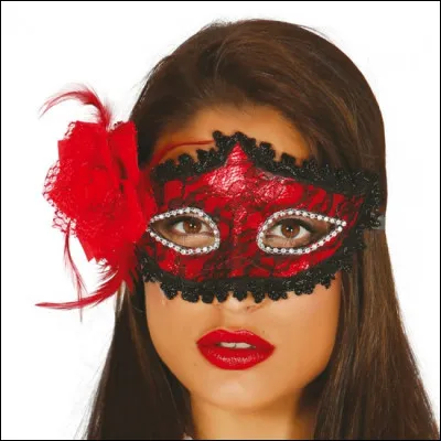 Quel est le nom de ce demi-masque en velours ou en satin noir que les dames de la noblesse portaient au XVIIIe siècle lorsqu'elles sortaient, afin de préserver la blancheur de la peau ?