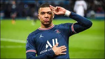 Mbappé est né à...