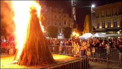 1998 : Johnny Hallyday sort le titre "Allumer le feu".
Quel soir allume-t-on le feu de la Saint-Jean ?