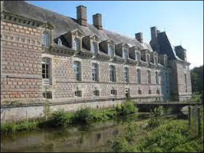 Je vous propose de commencer notre balade au château "Le Kinnor", à Fervaques. Ancienne commune normande, au cur du Pays d'Auge, elle se situe dans le département ...