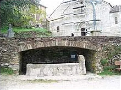 Notre balade commence aujourd'hui en Auvergne-Rhône-Alpes, à Beaumont. Village de l'arrondissement de Largentière, il se situe dans le département ...