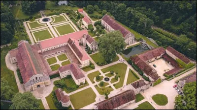 Cette magnifique abbaye située en Côte-d'Or a été le lieu de tournage en 1964 du film "Angélique, marquise des anges". Quel est le nom de cette abbaye cistercienne ?