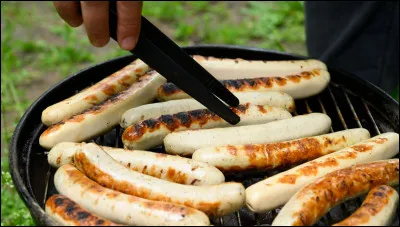 Lassistant et la saucisse mutilisent chacun plusieurs fois. Qui suis-je ?