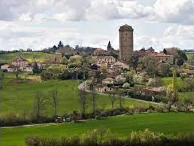 Nous commençons notre balade en Gascogne, à Bassoues. Village Gersois, il se situe dans l'ancienne région ...