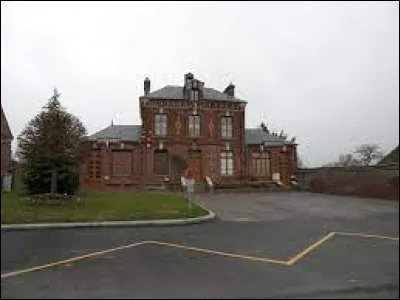 Nous démarrons notre balade dans les Hauts-de-France, à Abbecourt. Village périurbain du Pays de Thelle, dans l'arrondissement de Beauvais, il se situe dans le département ...