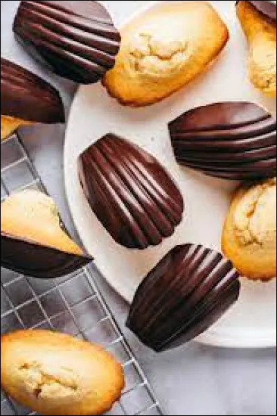 Quel est le nom de ce petit gâteau aux ufs possédant la forme d'un coquillage ?