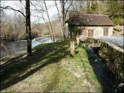 Notre balade commence au moulin de la Papeterie, sur l'Auvézère, à Beyssenac. Village Corrézien, il se situe en région ...