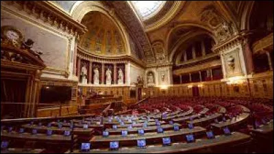 À partir de quel âge peut-on être éligible au poste de sénateur ?