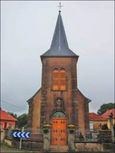 Allez, c'est parti ! Notre balade commence au pied de l'église de la Nativité-de-la-Vierge, à Bickenholtz. Petit village lorrain de 87 habitants, dans le Pays de Sarrebourg, il se situe dans le département ...