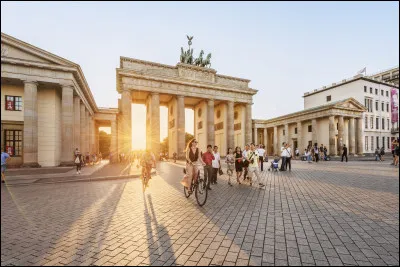 Berlin est réputée pour son passé tumultueux et son côté artistique. Où se trouve cette ville ?