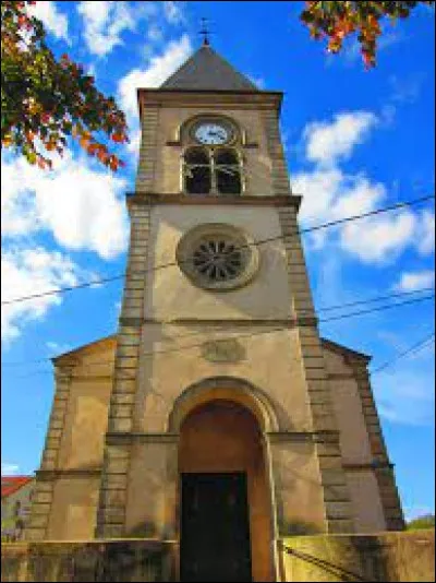 Notre première balade du week-end commence au pied de l'église Saints-Pierre-et-Paul, à Bettange. Village du Grand-Est, dans l'arrondissement de Forbach-Boulay-Moselle, il se situe dans le département ...