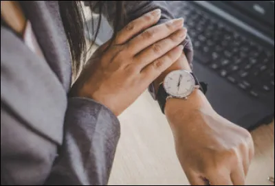 Combien de temps passes-tu devant ton ordinateur ou tout autre écran avec accès à internet ?