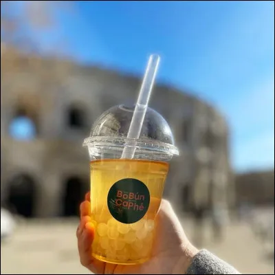 Comment s'appelle cette boisson, avec du sirop à base de thé, et des bulles de fruits ?