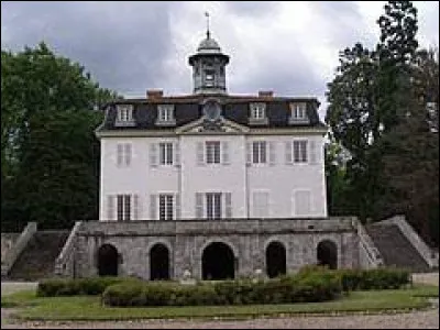 Aujourd'hui, notre balade commence dans le Forez, au château de Beauvoir, à Arthun. Village de l'arrondissement de Montbrison, il se situe dans le département ...