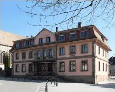 Nous commençons notre balade dans le Grand-Est, à Burnhaupt-le-Haut. Commune de l'arrondissement de Thann-Guebwiller, elle se situe dans le département ...