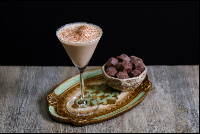 Quel est ce cocktail composé de cognac, de crème fraiche et de crème de cacao ?