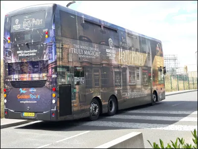 Pour aller au studio, nous pouvons prendre ce bus (image).
Mais quel endroit est représenté sur ce bus ?