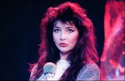 Quelle série Netflix a permis à la chanson "Running Up That Hill (A Deal with God)" de Kate Bush de rencontrer un nouveau succès 37 ans après sa sortie originale ?