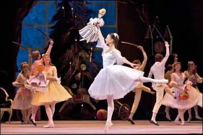 Comment s'appelle le personnage principal dans le ballet "Casse-Noisette" ?