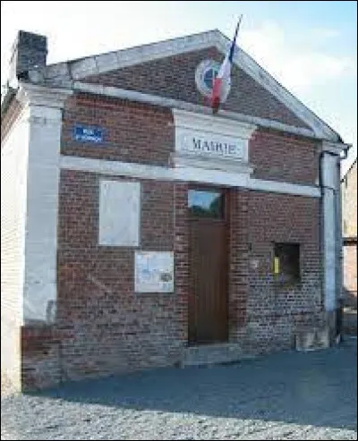 Nous commençons notre balade dans les Hauts-de-France, à Aumont. Commune de l'aire d'attraction Amiénoise, elle se situe dans le département ...