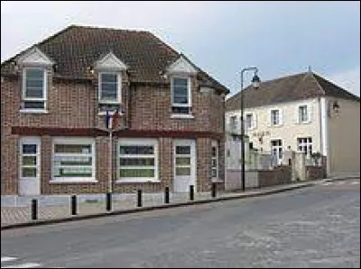 Nous commençons notre balade en Île-de-France, à Bazoches-lès-Bray. Commune de l'arrondissement de Provins, elle se situe dans le département ...