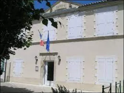 Nous commençons notre balade en Nouvelle-Aquitaine, à Échallat. Commune de l'aire d'attraction Angoumoisine, elle se situe dans le département ...