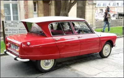 - « Allo, Garage Gaudin ? Z'auriez une calandre d'Ami 6 ?
- D'accord, mais laquelle : Renault ou Citroën ? »