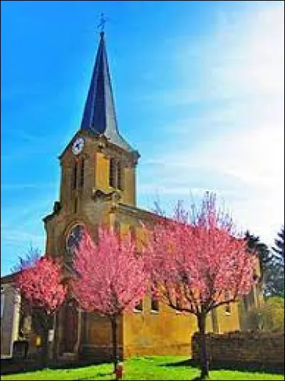 Nous démarrons notre balade à Allondrelle-la-Malmaison, au pied de l'église Saint-Pierre. Village du Pays Haut, près de la frontière belge, il se situe dans le département ...