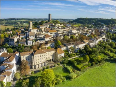 Quel est ce village du Lot, dont le drôle de nom a inspiré un célèbre sketch à Daniel Prévost ?