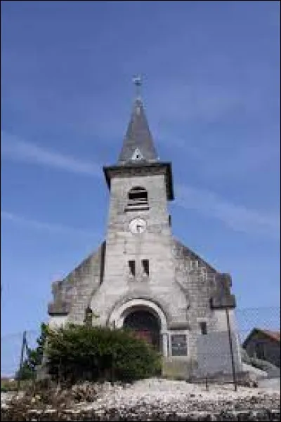 Nous démarrons notre promenade au pied de l'église Saint-Hilaire, à Alincourt. Village du Grand-Est, dans l'arrondissement de Rethel, il se situe dans le département ...