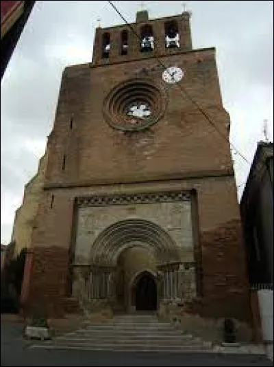 Commune occitane, dans l'arrondissement de Carcassonne, Belpech se situe dans le département ...