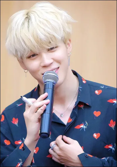 Jimin est le plus petit du groupe (en taille ) :