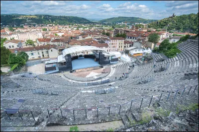 Dans quel pays autre que l'Autriche, peut-on aller à Vienne pour visiter son Théâtre Antique ?