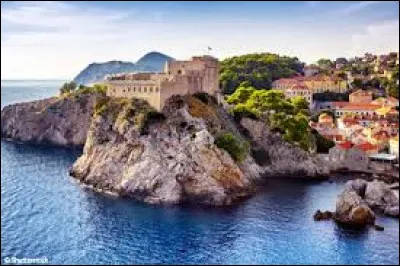 Mon pays a accès à la mer Adriatique.