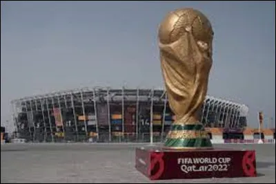 Sport : 
La 22e édition de la Coupe du monde de football a débuté le 20 novembre pour s'étaler jusqu'à la finale qui aura lieu le 18 décembre, mais quel pays a remporté le plus de fois cette compétition depuis sa création en 1930, avec 5 victoires ?