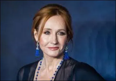 Quel est le premier livre qu'a écrit J-K Rowling ?