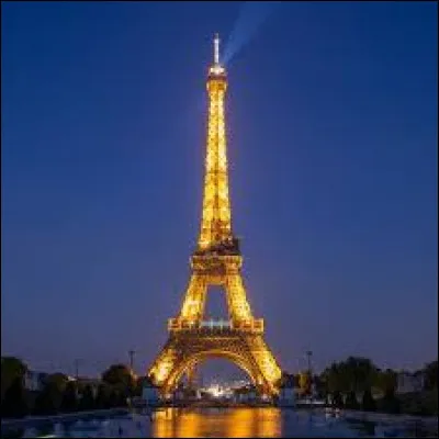 On commence par un facile, dans quel pays trouve-t-on la tour Eiffel ?