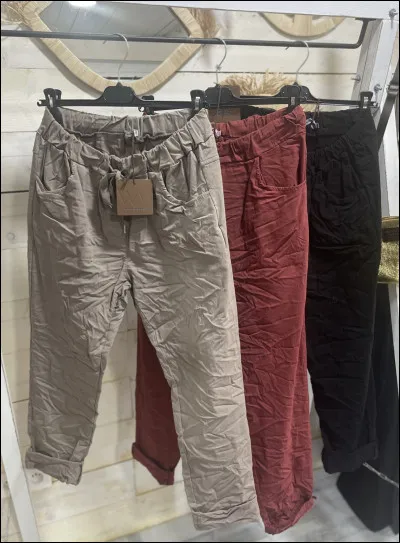 Comment se nomme le pantalon demandé par toutes les "capricieuses" ?