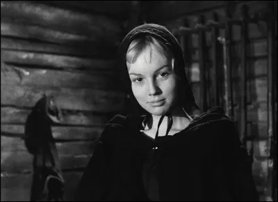 Son premier grand rôle est son personnage d'Abigail Williams dans ce film sorti en 1957 :