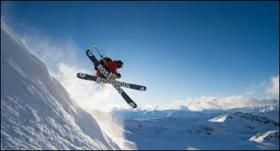 C'est certainement le sport le plus pratiqué sur les pistes et les stations, il existe des pistes vertes, bleues, rouges et mêmes noires, c'est...