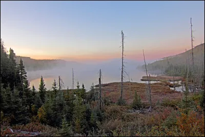 Dans quel pays le lac Athabasca, vaste lac de plus de 7 000 km², se trouve-t-il ?